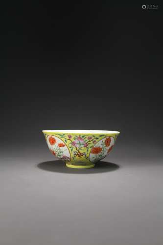 A Chinese yellow-bottomed flower bowl