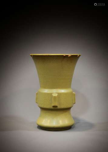 A Chinese yellow porcelain of the 19th-20th centuries