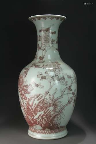 A Chinese red-patterned vase