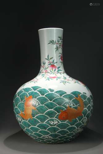 A Chinese vase decorated with fish and fruit patterns