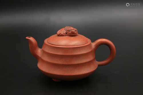 An ancient Chinese teapot from the 18th to the 19th century