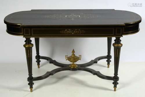 Table Napoléon III en bois noirci et cuivre doré ouvrant par...