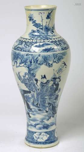 Grand vase en porcelaine bleue et blanche de Chine à décor d...