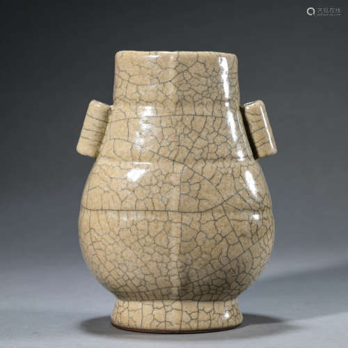 Ge Type Pierced-Handle Vase