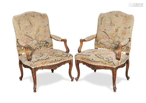 【TP】A pair of French stained beech fauteuils in the Regence ...