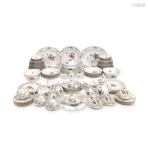 【TP】An extensive 20th century Nymphenburg porcelain part din...