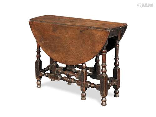 【TP】A late 17th/early 18th century walnut drop-leaf table