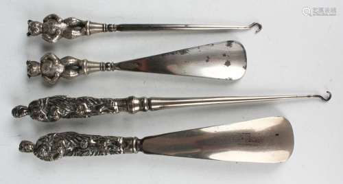 An Edwardian silver handled novelty buttonhook and shoehorn,...
