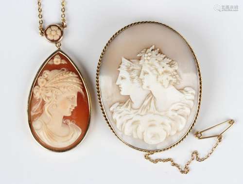 An Italian gold and shell cameo pendant necklace, the front ...