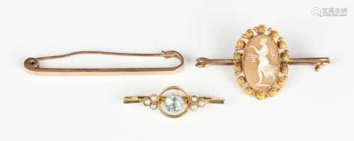 A gold, aquamarine and seed pearl bar brooch, circa 1910, un...