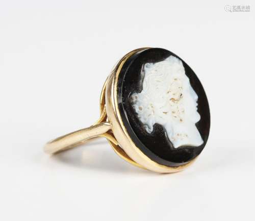A gold and onyx cameo ring, circa 1910, the circular onyx ca...