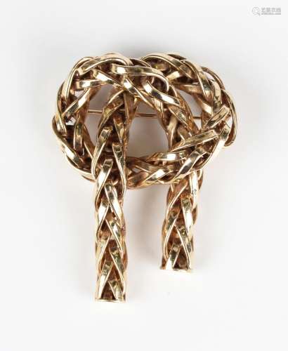 A 9ct gold brooch in a chain work looped design, London 1996...