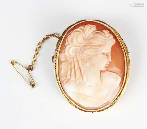 A 9ct gold mounted oval shell cameo brooch, carved as a port...