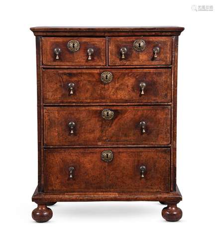 A QUEEN ANNE WALNUT AND FEATHERBANDED CHEST OF DRAWERS, CIRC...