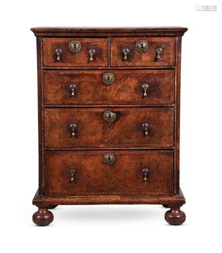 A QUEEN ANNE WALNUT AND FEATHERBANDED CHEST OF DRAWERS, CIRC...