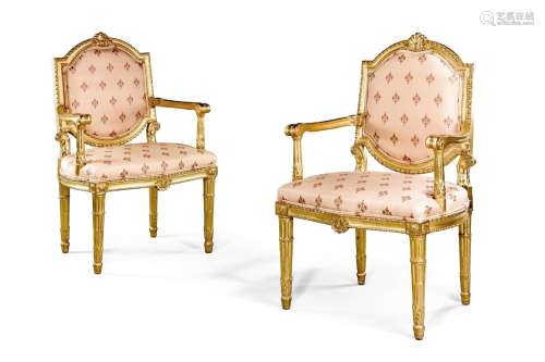 A PAIR OF ITALIAN CARVED GILTWOOD OPEN ARMCHAIRS, LATE 18TH/...