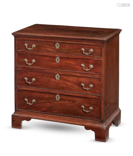 A GEORGE III MAHOGANY CHEST OF DRAWERS, CIRCA 1810