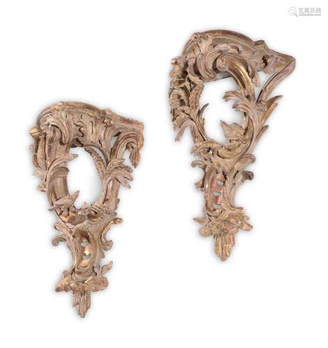 A PAIR OF CARVED SOFTWOOD WALL BRACKETS, ENGLISH, 18TH OR EA...