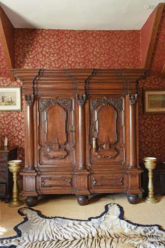 A LARGE NORTH EUROPEAN CARVED OAK ARMOIRE, 18TH CENTURY