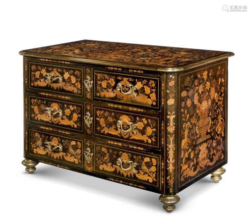 A CONTINENTAL EBONISED AND MARQUETRY COMMODE, EARLY 18TH CEN...