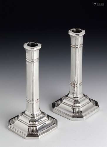 A PAIR OF VICTORIAN SILVER CANDLESTICKS, EDWARD HUTTON, LOND...