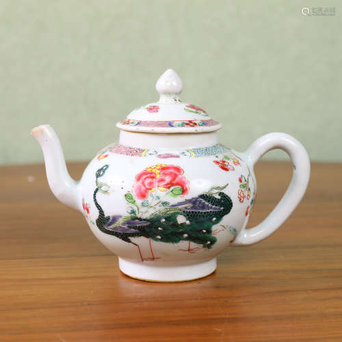 清雍正 粉彩花卉纹茶壶