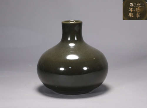 Yongzheng black gold glazed plum vase in Qing Dynasty