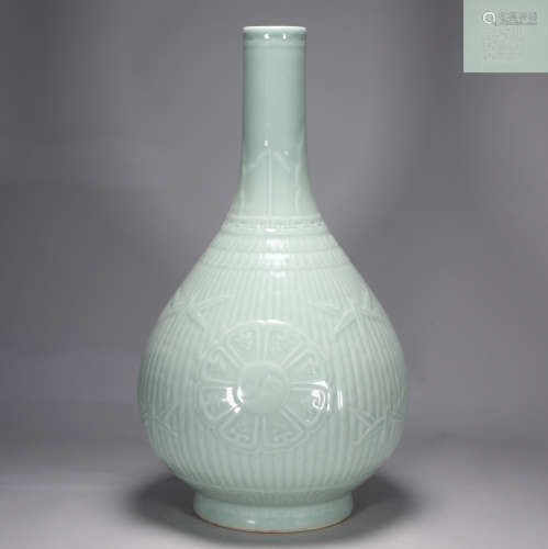 Qing Dynasty Qianlong blue glaze carved awl bottle
