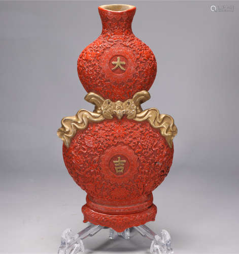 Qing Dynasty Yongzheng Xiangsheng porcelain wall bottle