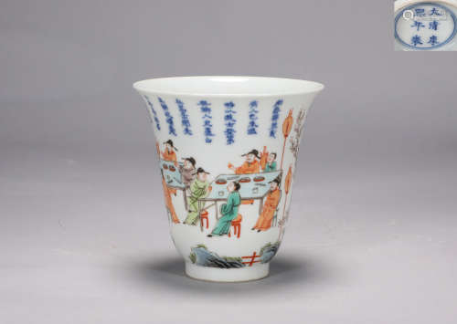 Kangxi blue-and-white figure hand pressing cup in Qing Dynas...