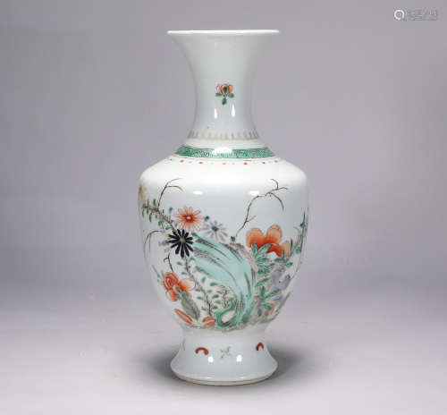 Qing Dynasty Yongzheng pastel flower bottle