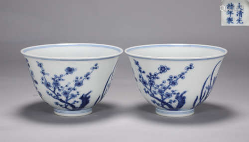 A pair of blue and white internalized dragon bowl in Guangxu...