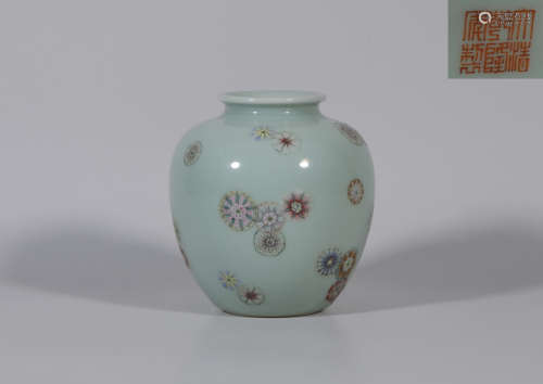 Qianlong pink ball flower Apple statue in the Qing Dynasty