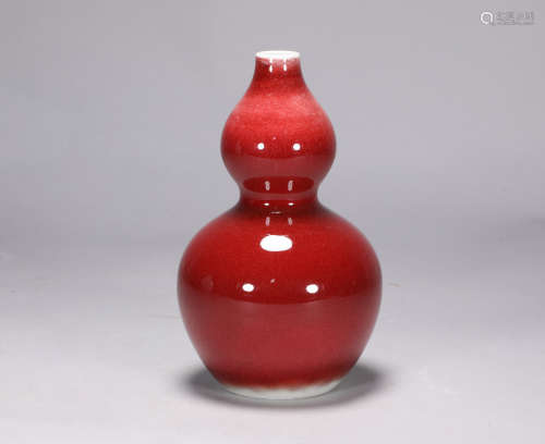 Red glazed gourd vase for offering sacrifices to Qianlong in...