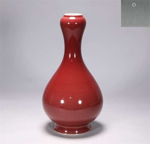 Red glaze garlic bottle for Qianlong sacrifice in Qing Dynas...