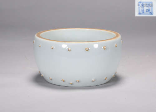 Qing Dynasty sweet white glaze drum nail washing.