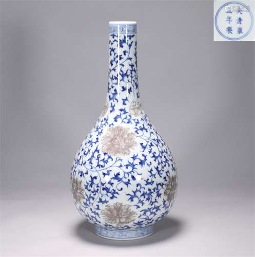 A red-entangled awl bottle in the blue and white glaze of Yo...