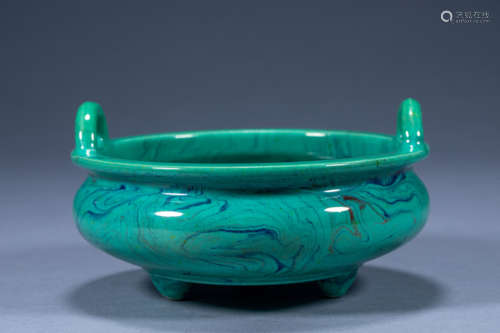 Green-glazed three-legged porcelain incense burner, Qing Dyn...