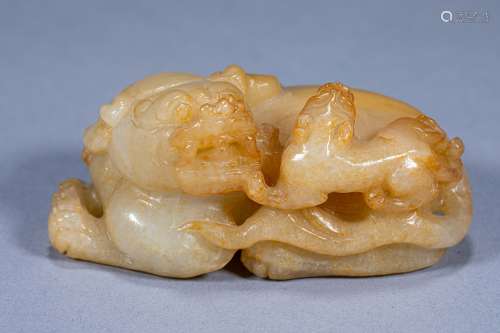 Ancient Chinese Hetian jade lion and little lion