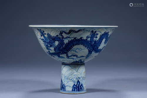 Chinese Ming Dynasty Xuande blue and white high-footed bowl