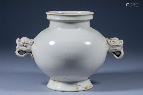 Ancient Chinese Dingyao lion ear white porcelain jar