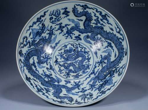 Chinese Ming Dynasty blue and white dragon bowl