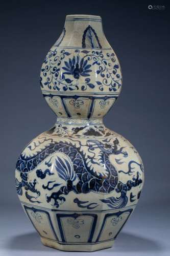 Ancient Chinese blue and white eight-edged gourd