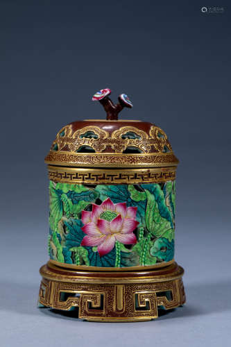 Chinese Qing Dynasty Yongzheng pastel painted golden lotus i...