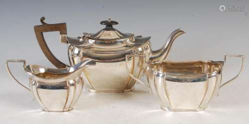 A George VI three piece silver tea set, Birmingham, 1842, ma...