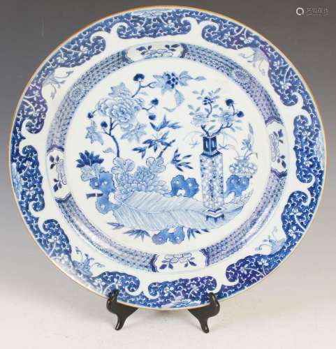 A Chinese porcelain blue and white charger, Qing Dynasty, de...
