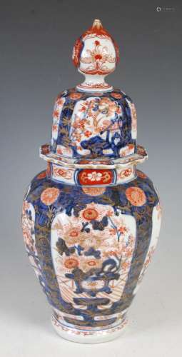 A late 19th century Japanese Imari porcelain jar and cover, ...