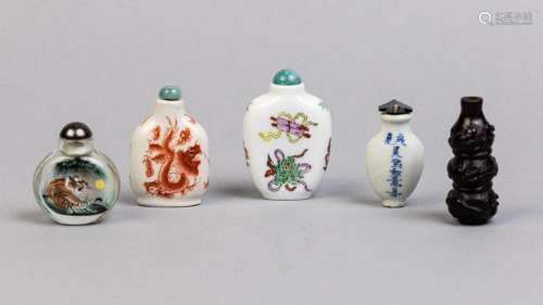 A collection of five Chinese snuff bottles