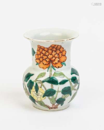 A Chinese polychrome decorated vase, 3 7/8 in. (9.84 cm.)