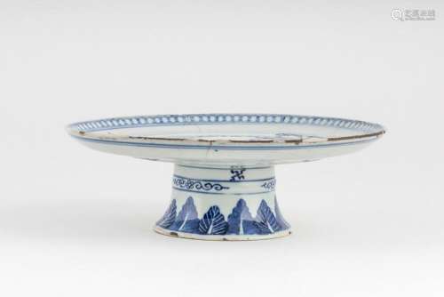 A Chinese blue and white pedestal dish